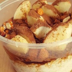 A picture of Honey & Apple Cinnamon Overnight Oatmeal.