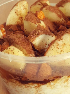 A picture of Honey & Apple Cinnamon Overnight Oatmeal.