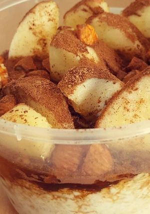 A picture of Honey & Apple Cinnamon Overnight Oatmeal.