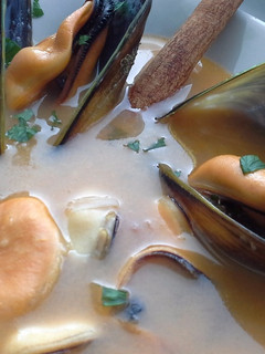 Una foto de Sopa de mejillones a la canela