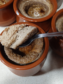 Una foto de Flan sabor chocolate en la mambo