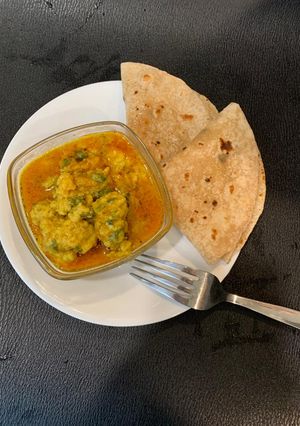 મેથી મુઠીયા નું શાક (Methi Muthia Shak Recipe In Gujarati) રેસીપી મુખ્ય ફોટો