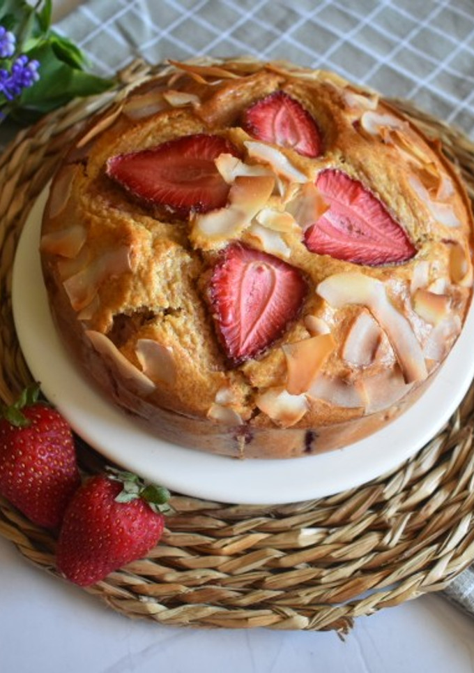 Una foto de Bizcocho de fresas y coco