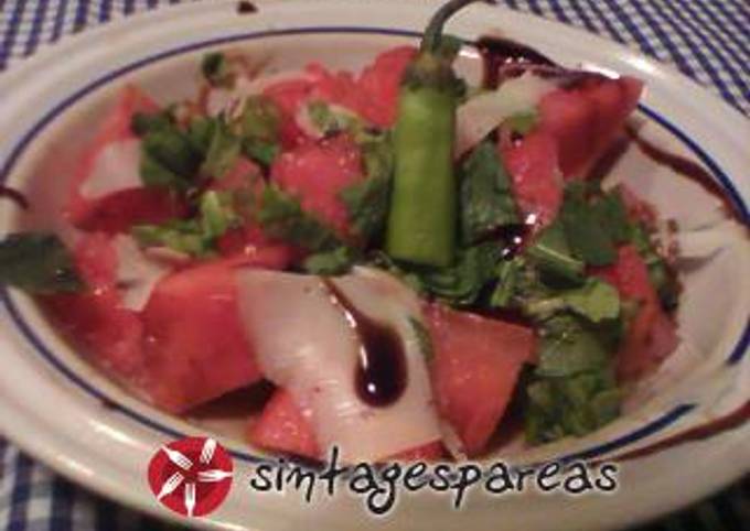 κύρια φωτογραφία συνταγής Καρπούζι σαλάτα με καυτερή πιπεριά