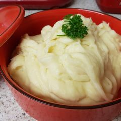 A picture of The Creamiest,Butterest Mashed Potatoe 💞.