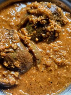 झणझणीत भरली वांगी (bharli vangi recipe in marathi) रेसिपी चे मुख्य फोटो
