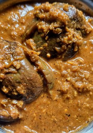 झणझणीत भरली वांगी (bharli vangi recipe in marathi) रेसिपी चे मुख्य फोटो