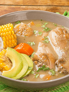 Una foto de Sopa Criolla de Pollo 🥘😋