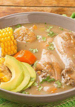 Una foto de Sopa Criolla de Pollo 🥘😋