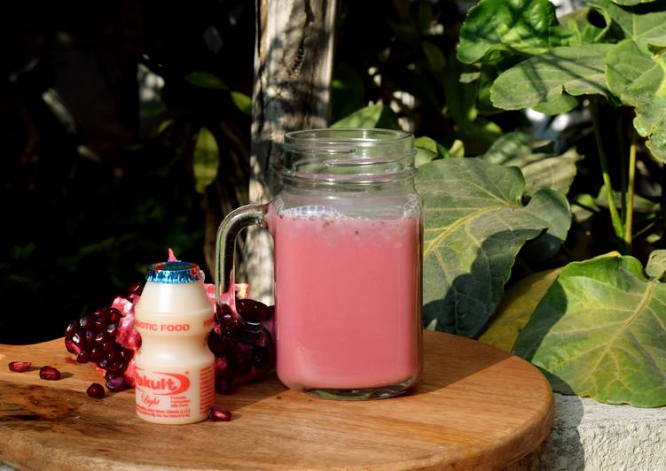 How to Make Speedy Probiotic Pomegranate Juice with Yakult