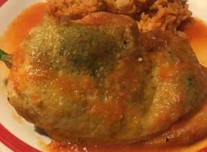 Una foto de Chiles rellenos