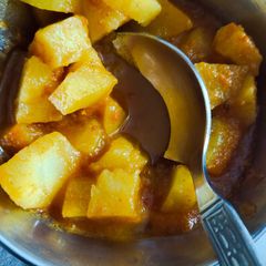 A picture of Aloo tamatar.