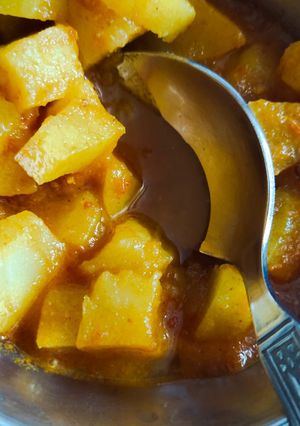 A picture of Aloo tamatar.