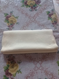 A picture of Croissants dough.