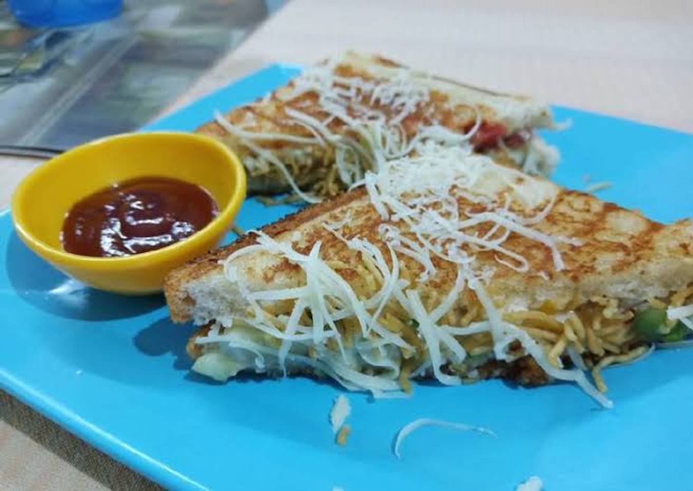Veg. Cheese grilled mayo sandwich