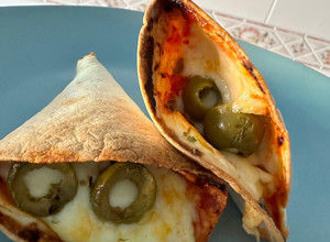 Foto de Pizza cone de wrap na air fryer