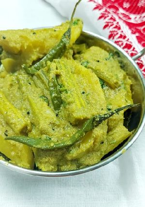 সজনে ডাঁটা আলু পোস্ত(Sojne data aloo posto recipe In Bengali) রেসিপির প্রধান ছবি