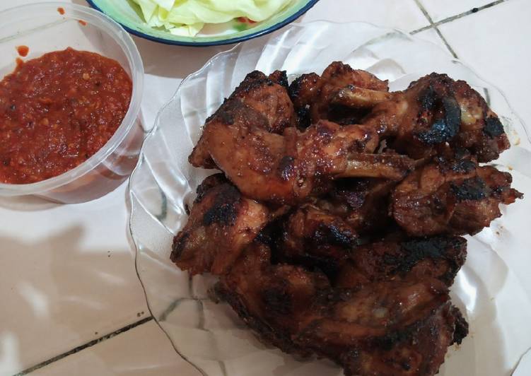 Langkah Mudah untuk Menyiapkan Ayam bakar madu simple, Enak Banget