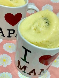 Una foto de Mug cake de leche condensada y chispitas de chocolate