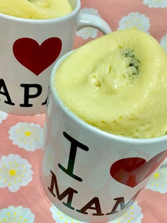 Una foto de Mug cake de leche condensada y chispitas de chocolate