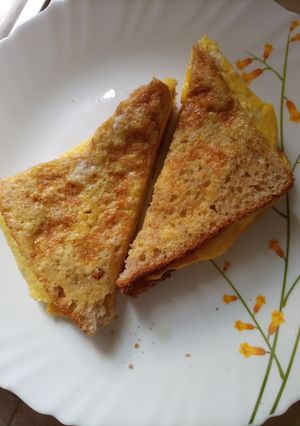 A picture of French Toast.
