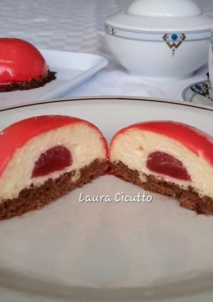 Foto di Semisfere con mousse al mascarpone e gelèe di fragole
