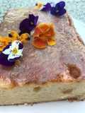 Coca primavera. Con frutas confitadas,lemon curd y flores