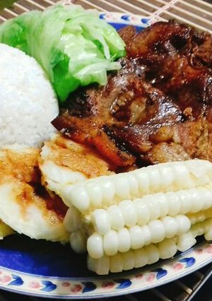 Una foto de Churrasco a la Olla con Papas y Choclo