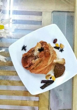 Hình của món Chân giò ngũ vị.
