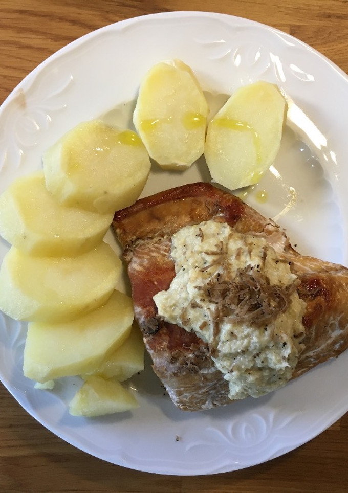 Una foto de Pescado con salsa de trufa