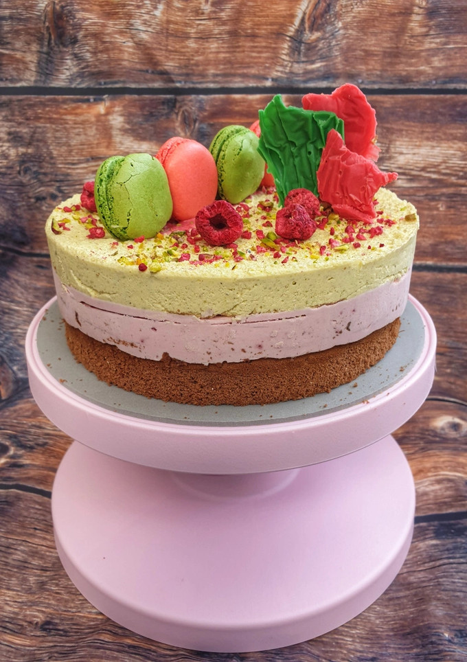 Málnás pisztáciás torta recept fotója