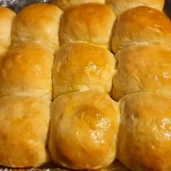 A picture of Dinner rolls.
