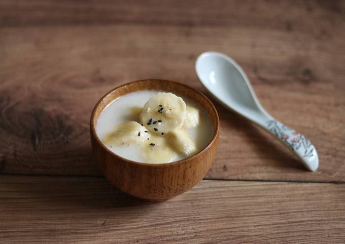 Thai banana in coconut syrup - gluay buat chee 🍌 🥥 🇹🇭