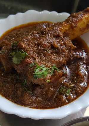 A picture of Kosha mangsho.