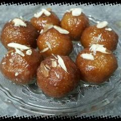 A picture of Bread Ke Gulab jaman.