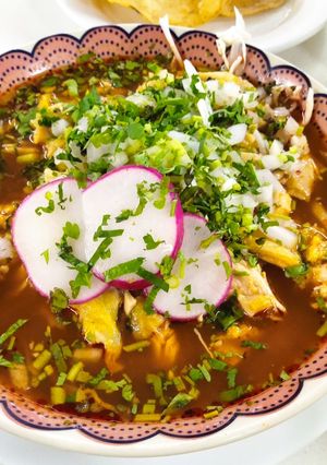 Una foto de Pozole Rojo de Cerdo 🍲🐷