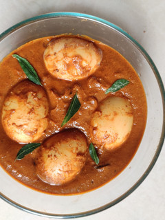 முட்டை தக்காளி கிரேவி (Muttai thakkaali gravy recipe in tamil) செய்முறை முக்கிய புகைப்படம்