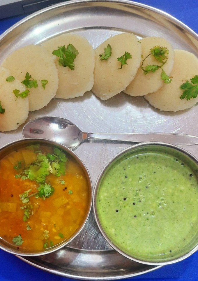 रवा इडली (rava idli recipe in Hindi) रेसिपी मुख्य फोटो