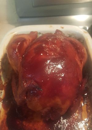Una foto de Pollo ahumado en salsa de vino tinto y BBQ