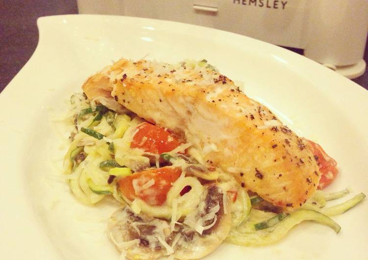 Creamy lemon and black pepper salmon courgetti