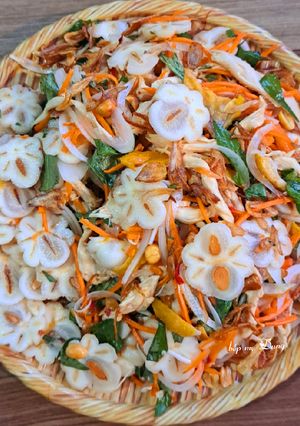 Hình của món Gỏi gà măng cụt.
