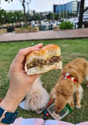 A picture of Minced beef cheese slider.