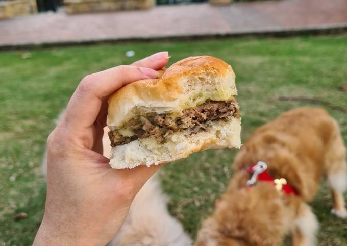 Minced beef cheese slider