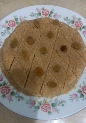 A picture of Sooji and whole wheat flour sa,.