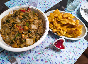 Una foto de Tallarín saltado chifa #12