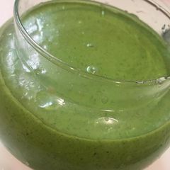 A picture of Green chilli chutney.