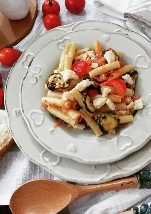 Foto di CANNEROZZI con zucchine pomodorini tonno e basilico