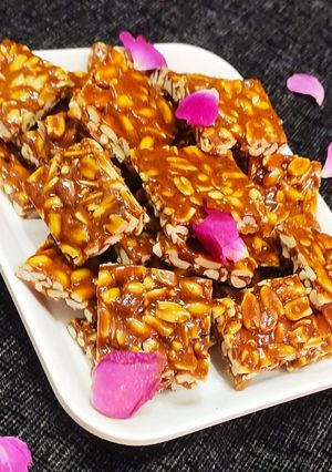 मूंगफली की चिककी(Moongfali ki chikki recipe in Hindi) रेसिपी मुख्य फोटो