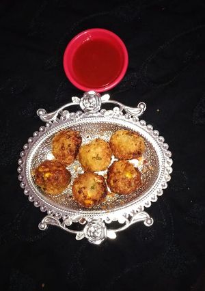 A picture of Italian party cheese balls.