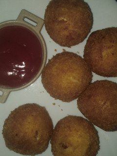 A picture of Chicken cheese balls.